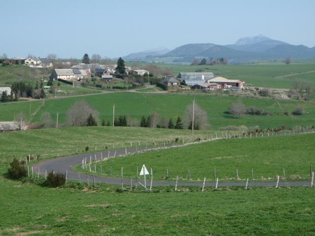 le Puy de Dôme à l'horizon