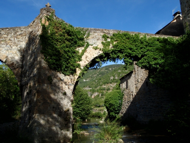le vieux pont sur le Trévezel