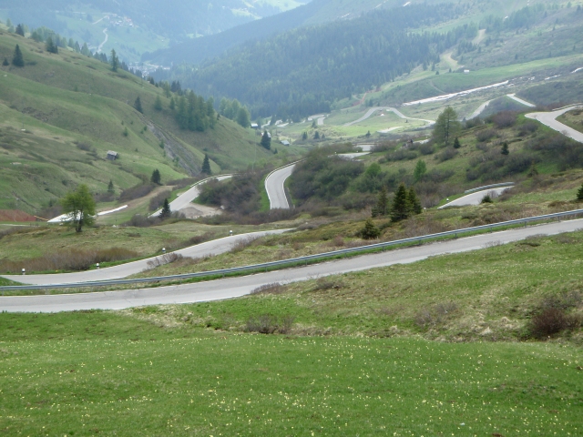 les lacets du passo Pordoi