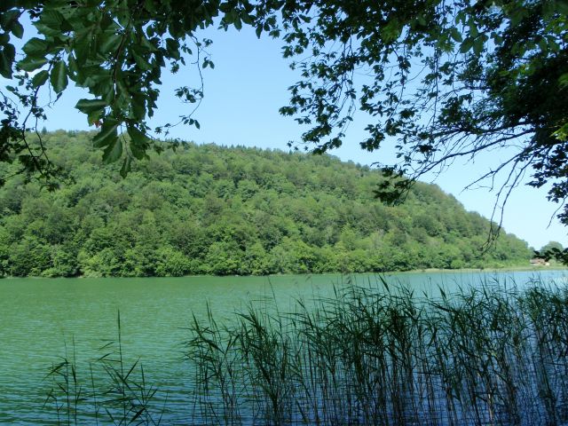 le lac du Val, alimenté par le Hérisson