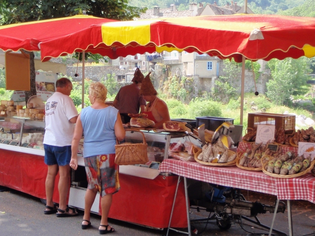 le marché aux produits régionaux, au Pont de Montvert