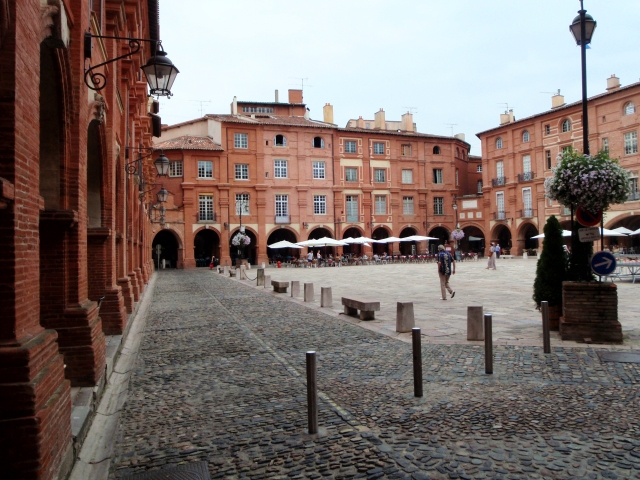 la place Royale, à Montauban