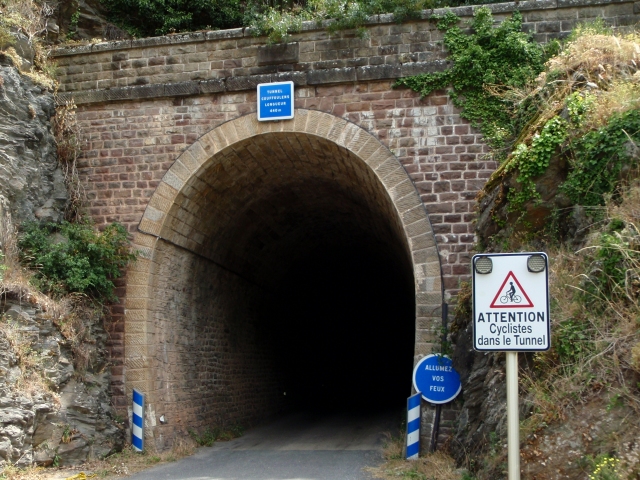 l'un des nombreux tunnels non éclairés…