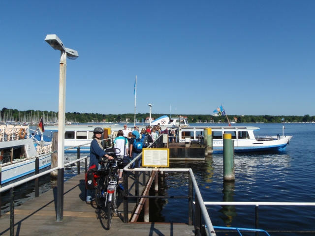 sur le quai d'embarquement du Fähre