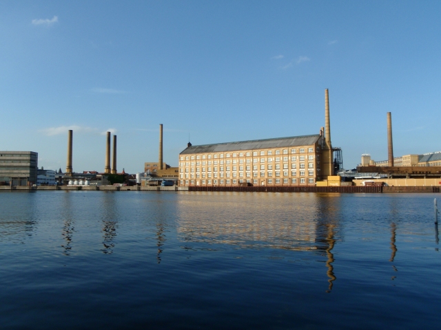 les anciens bâtiments industriel d'Oberschöneweide le long de la Spree