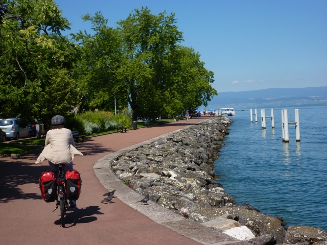 à Evian, sur le quai