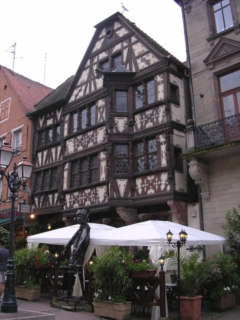 une maison ancienne dans les rues piétonnes de Saverne